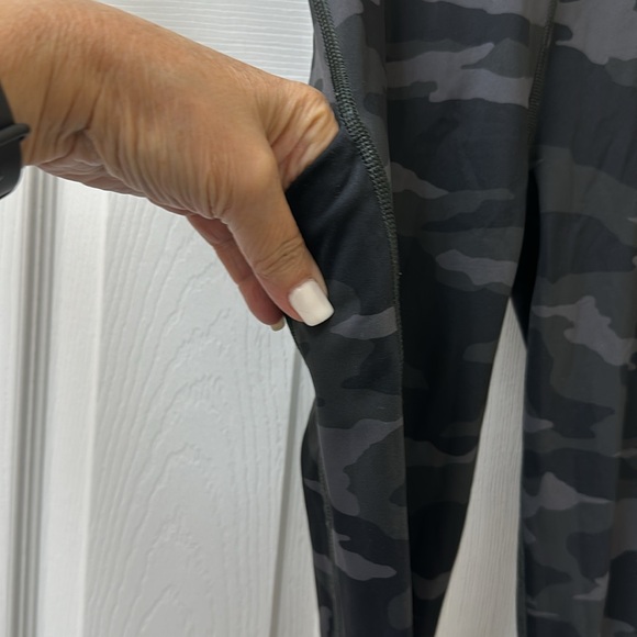 Athleta Ultimate 7/8 Tight *Camo - Picture 8 of 11